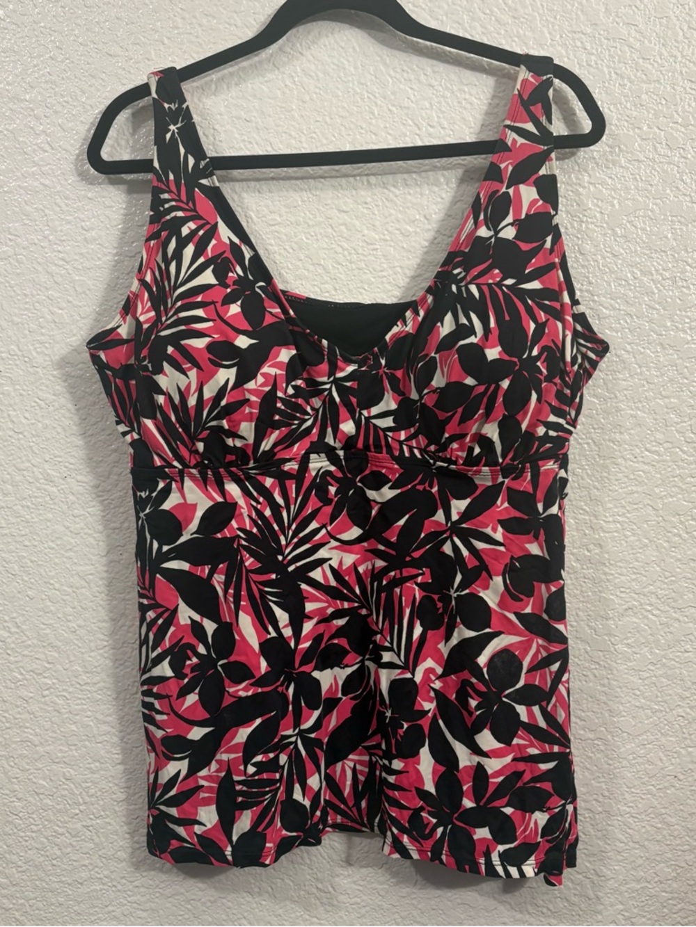 Swimsuits For All Shore Club Tankini Swim Top Women‎ 1X Black Pink Floral Flowy